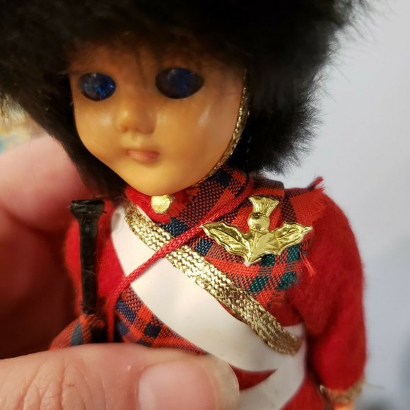 Vintage Scottish Doll Male Bagpipes Kilt Guard Sporran Tartan 8" - Picture 7 of 12